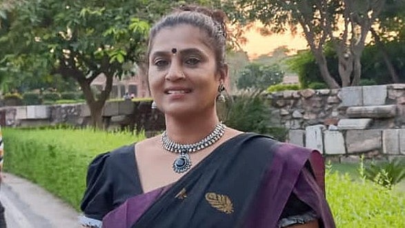 'സെറ്റില്‍ വെച്ച് നടന്‍ കടന്നു പിടിച്ചു';  നടി സോണിയ മല്‍ഹാര്‍ ഡിജിപിക്ക് പരാതി നല്‍കി